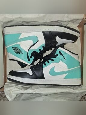 Jordan 1 Mid Tropical Twist